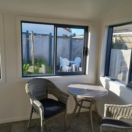 Our Raglan Town House Villa Exterior photo