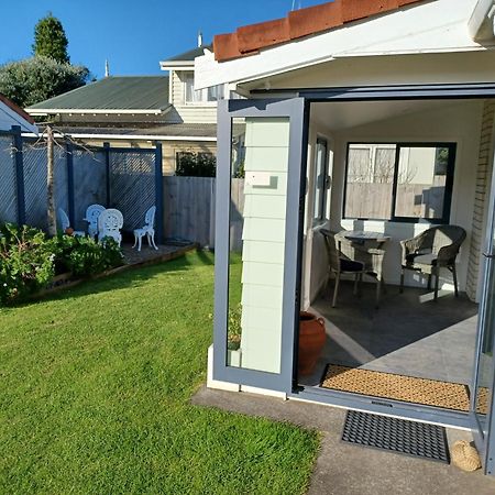 Our Raglan Town House Villa Exterior photo
