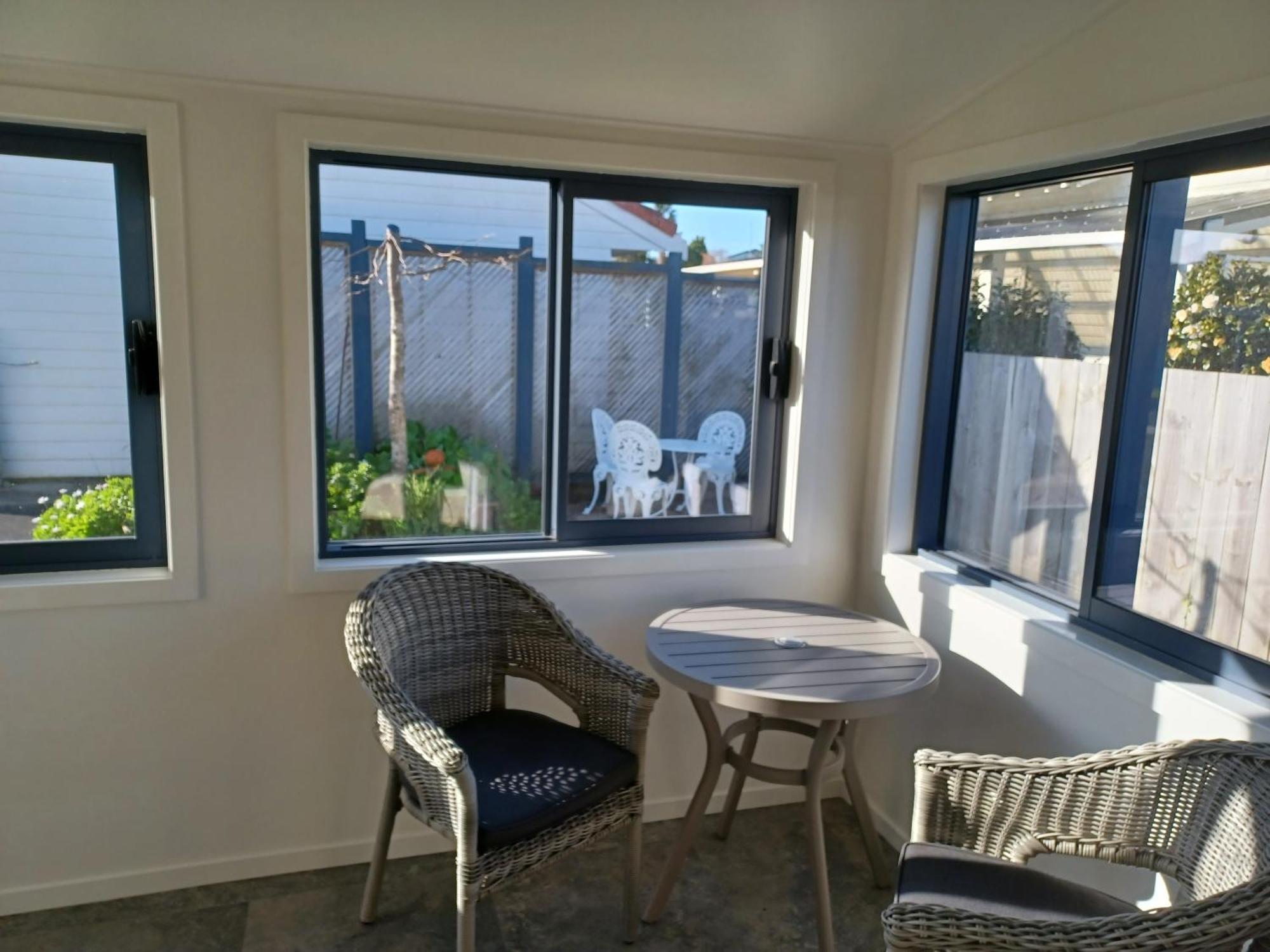 Our Raglan Town House Villa Exterior photo